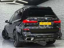 BMW X7 M50d TECH PACK + PREMIUM PACK + SKY LOUNGE + RIVIERA ALLOYS