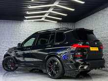 BMW X7 M50d TECH PACK + PREMIUM PACK + SKY LOUNGE + RIVIERA ALLOYS