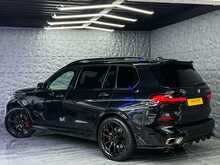 BMW X7 M50d TECH PACK + PREMIUM PACK + SKY LOUNGE + RIVIERA ALLOYS