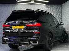 BMW X7 M50d TECH PACK + PREMIUM PACK + SKY LOUNGE + RIVIERA ALLOYS
