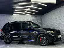 BMW X7 M50d TECH PACK + PREMIUM PACK + SKY LOUNGE + RIVIERA ALLOYS