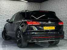 Volkswagen Touareg TDI V6 R-Line PAN + REVCAM + LEATHER + BLACK PACK