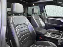 Volkswagen Touareg TDI V6 R-Line PAN + REVCAM + LEATHER + BLACK PACK