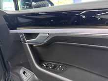 Volkswagen Touareg TDI V6 R-Line PAN + REVCAM + LEATHER + BLACK PACK