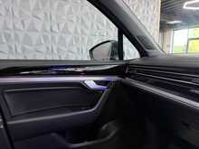 Volkswagen Touareg TDI V6 R-Line PAN + REVCAM + LEATHER + BLACK PACK