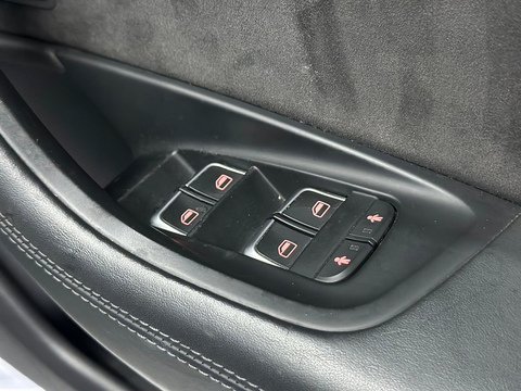 4.0 TFSI V8 Estate 5dr Petrol Tiptronic quattro Euro 6 (s/s) (560 ps)