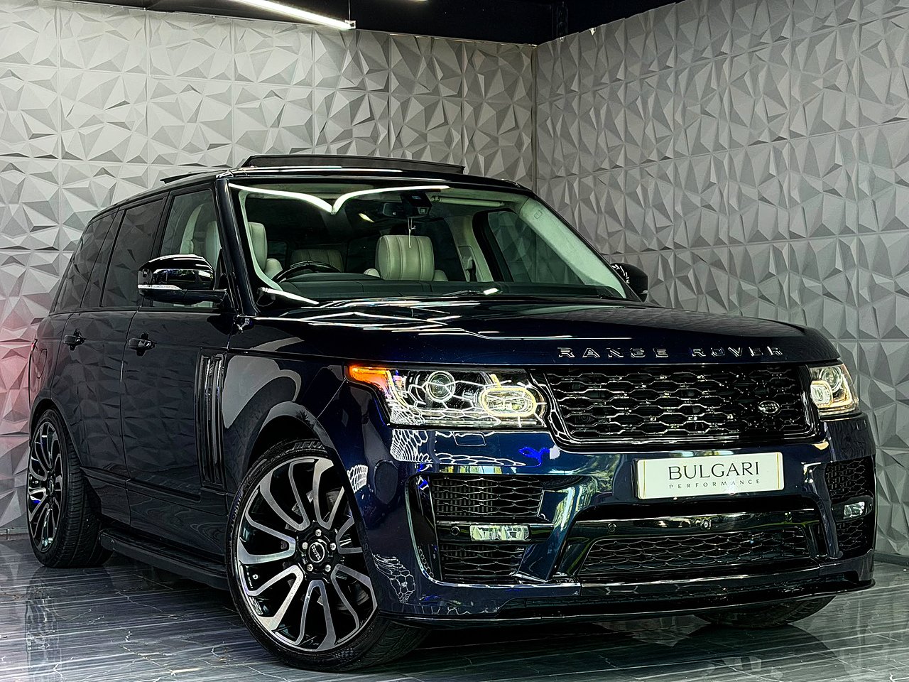 2016 Land Rover Range Rover thumbnail 5