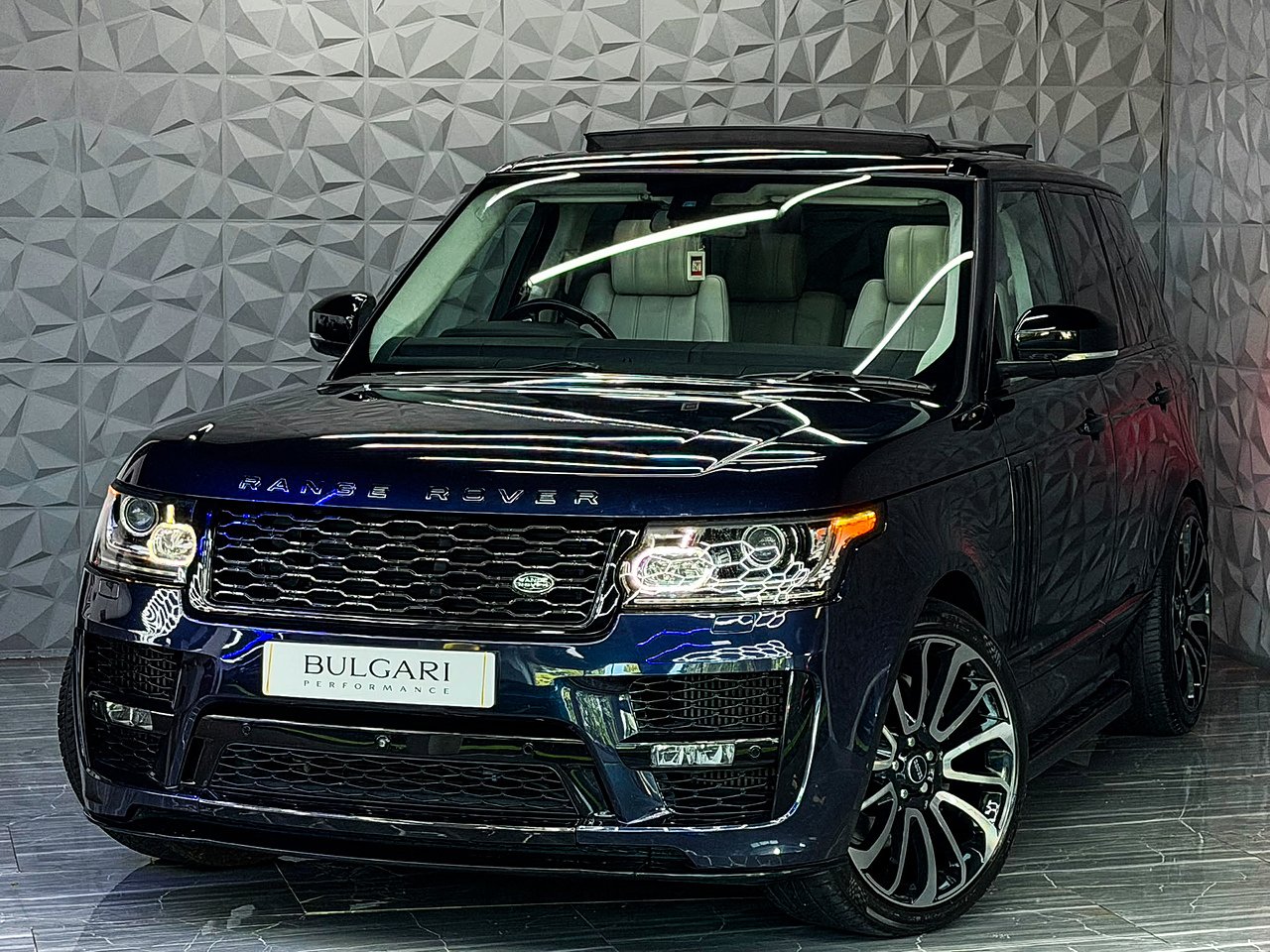2016 Land Rover Range Rover thumbnail 2