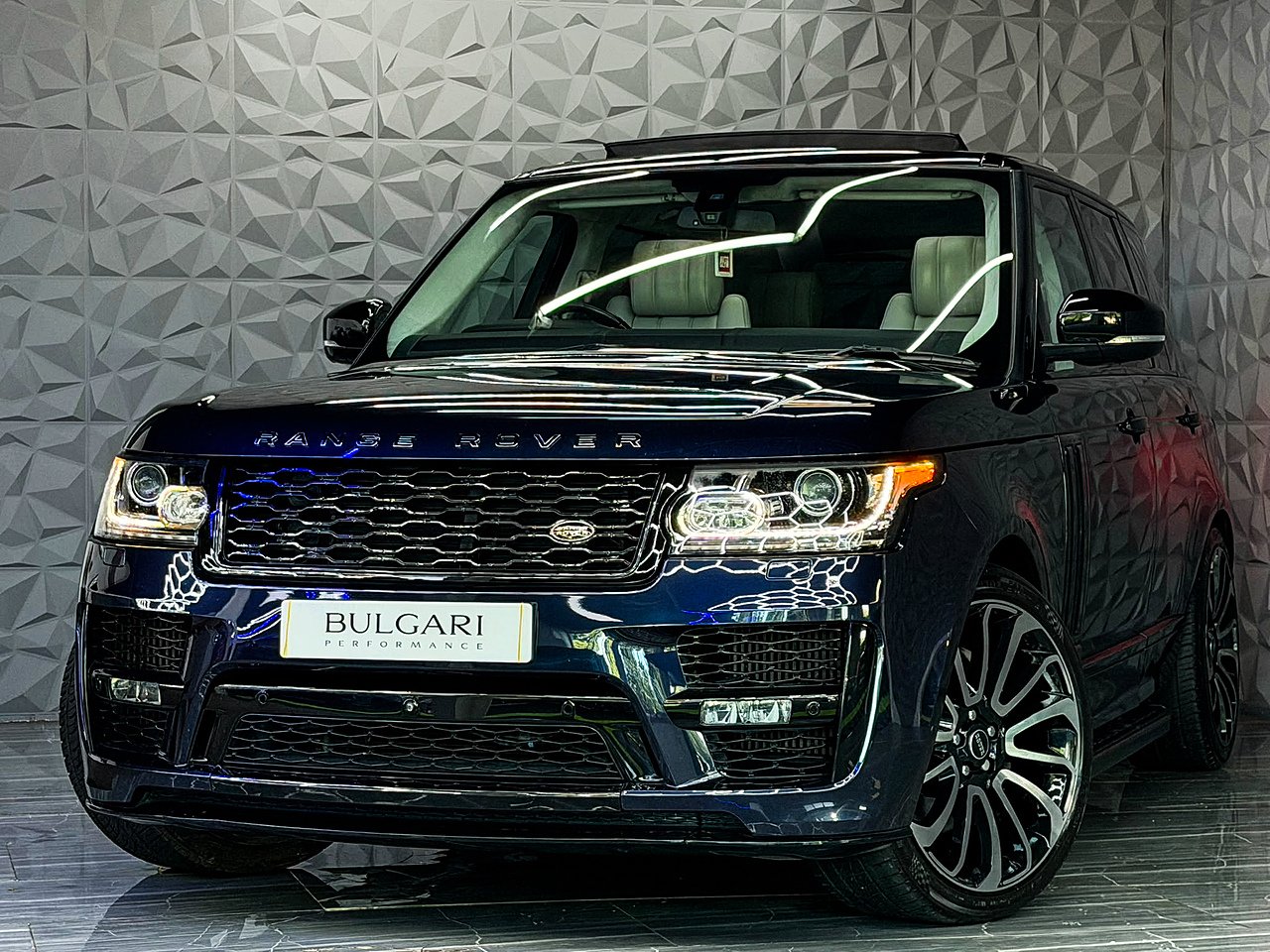 2016 Land Rover Range Rover thumbnail 3
