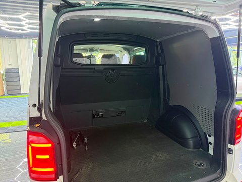 2.0 BiTDI T32 BlueMotion Tech Sportline Crew Van Double Cab 5dr Diesel DSG SWB Euro 6 (s/s)