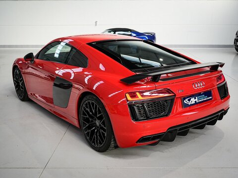 5.2 FSI V10 Plus Coupe 2dr Petrol S Tronic quattro Euro 6 (s/s) (610 ps)