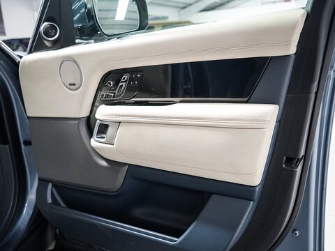 4.4 SD V8 Vogue SE SUV 5dr Diesel Auto 4WD Euro 6 (s/s) (339 ps)