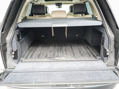 4.4 SD V8 Vogue SE SUV 5dr Diesel Auto 4WD Euro 6 (s/s) (339 ps)