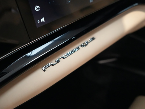 6.5 V12 SUV 4dr Petrol F1 DCT 4WD Euro 6 (s/s) (725 ps)