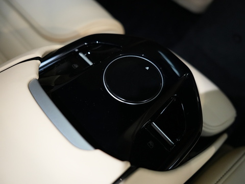 6.5 V12 SUV 4dr Petrol F1 DCT 4WD Euro 6 (s/s) (725 ps)