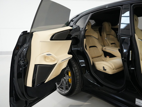 6.5 V12 SUV 4dr Petrol F1 DCT 4WD Euro 6 (s/s) (725 ps)