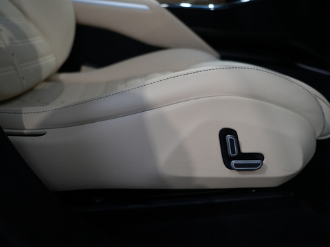 6.5 V12 SUV 4dr Petrol F1 DCT 4WD Euro 6 (s/s) (725 ps)