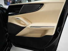 Ferrari Purosangue V12 