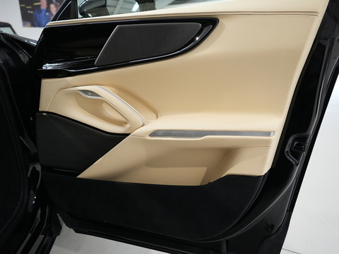 6.5 V12 SUV 4dr Petrol F1 DCT 4WD Euro 6 (s/s) (725 ps)