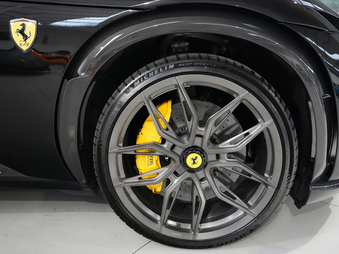 6.5 V12 SUV 4dr Petrol F1 DCT 4WD Euro 6 (s/s) (725 ps)