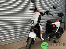 Yadea GFX White - N427