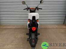 Yadea GFX White - N427