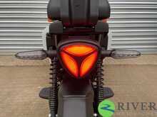 Yadea GFX White - N427