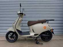 Yadea Owin Matt Beige Sand/Grey Motorbike 1 Automatic Electric - N430