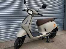 Yadea Owin Matt Beige Sand/Grey Motorbike 1 Automatic Electric - N430