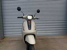 Yadea Owin Matt Beige Sand/Grey Motorbike 1 Automatic Electric - N430