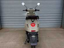 Yadea Owin Matt Beige Sand/Grey Motorbike 1 Automatic Electric - N430