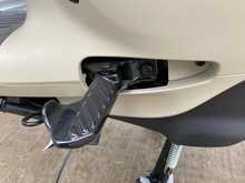 Yadea Owin Matt Beige Sand/Grey Motorbike 1 Automatic Electric - N430