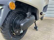 Yadea Owin Matt Beige Sand/Grey Motorbike 1 Automatic Electric - N430