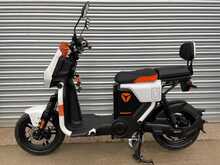 Yadea GFX White 1.0 Motorbike Automatic Electric - N446