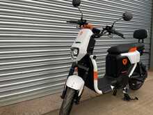 Yadea GFX White 1.0 Motorbike Automatic Electric - N446