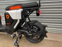 Yadea GFX White 1.0 Motorbike Automatic Electric - N446