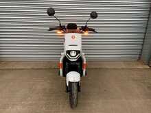 Yadea GFX White 1.0 Motorbike Automatic Electric - N446