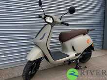 Yadea Owin Matt Beige sand/Grey Motorbike 1 Automatic Electric - N447