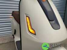 Yadea Owin Matt Beige sand/Grey Motorbike 1 Automatic Electric - N447