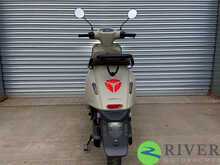 Yadea Owin Matt Beige sand/Grey Motorbike 1 Automatic Electric - N447