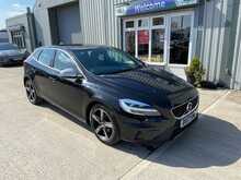 Volvo V40 2.0 T2 R-Design Hatchback 5dr Petrol Manual Euro 6 (s/s) (122 ps) 2.0 5dr Car Manual Petrol - U438