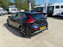 Volvo V40 2.0 T2 R-Design Hatchback 5dr Petrol Manual Euro 6 (s/s) (122 ps) 2.0 5dr Car Manual Petrol - U438