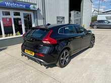 Volvo V40 2.0 T2 R-Design Hatchback 5dr Petrol Manual Euro 6 (s/s) (122 ps) 2.0 5dr Car Manual Petrol - U438