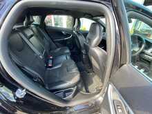 Volvo V40 2.0 T2 R-Design Hatchback 5dr Petrol Manual Euro 6 (s/s) (122 ps) 2.0 5dr Car Manual Petrol - U438