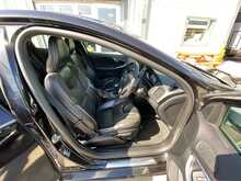Volvo V40 2.0 T2 R-Design Hatchback 5dr Petrol Manual Euro 6 (s/s) (122 ps) 2.0 5dr Car Manual Petrol - U438