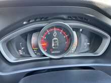Volvo V40 2.0 T2 R-Design Hatchback 5dr Petrol Manual Euro 6 (s/s) (122 ps) 2.0 5dr Car Manual Petrol - U438
