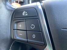 Volvo V40 2.0 T2 R-Design Hatchback 5dr Petrol Manual Euro 6 (s/s) (122 ps) 2.0 5dr Car Manual Petrol - U438