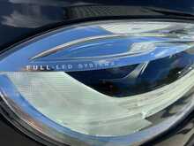 Volvo V40 2.0 T2 R-Design Hatchback 5dr Petrol Manual Euro 6 (s/s) (122 ps) 2.0 5dr Car Manual Petrol - U438