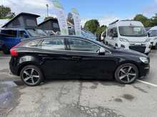 Volvo V40 2.0 T2 R-Design Hatchback 5dr Petrol Manual Euro 6 (s/s) (122 ps) 2.0 5dr Car Manual Petrol - U438