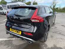 Volvo V40 2.0 T2 R-Design Hatchback 5dr Petrol Manual Euro 6 (s/s) (122 ps) 2.0 5dr Car Manual Petrol - U438